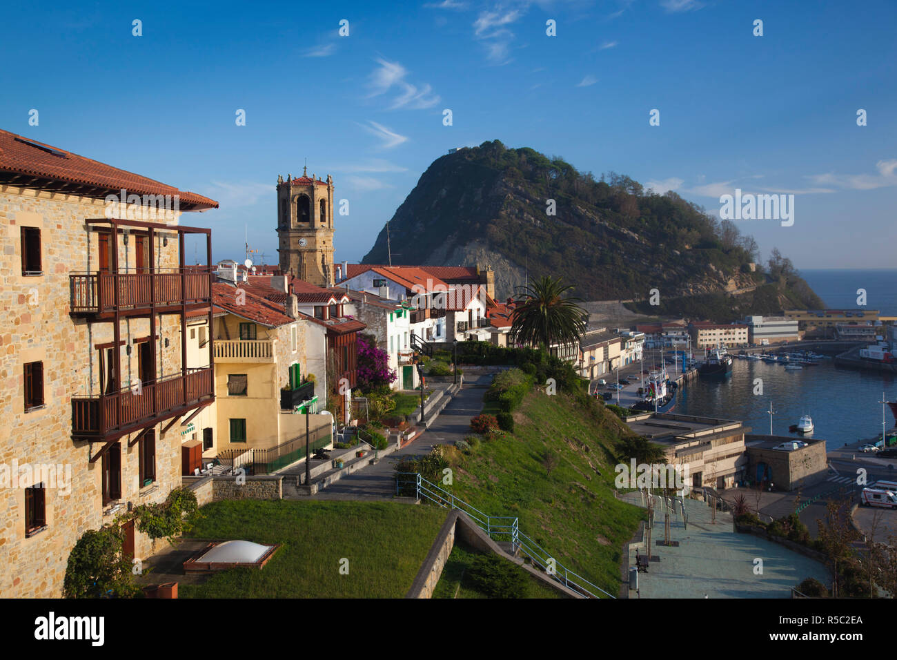 Spain, Basque Country Region, Guipuzcoa Province, Getaria, Iglesia de San Salvador church, and Monte de San Anton rock Stock Photo
