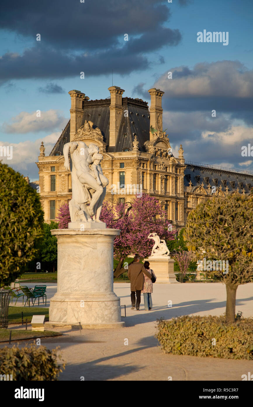 Jardin du Tuileries and Musee du Louvre, Paris, France Stock Photo - Alamy