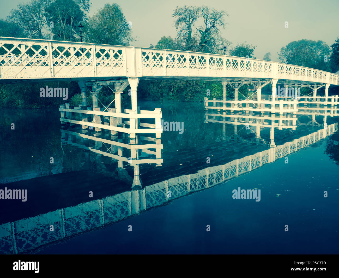Early morning River Thames, Whitchurch Bridge, near Pangbourneon