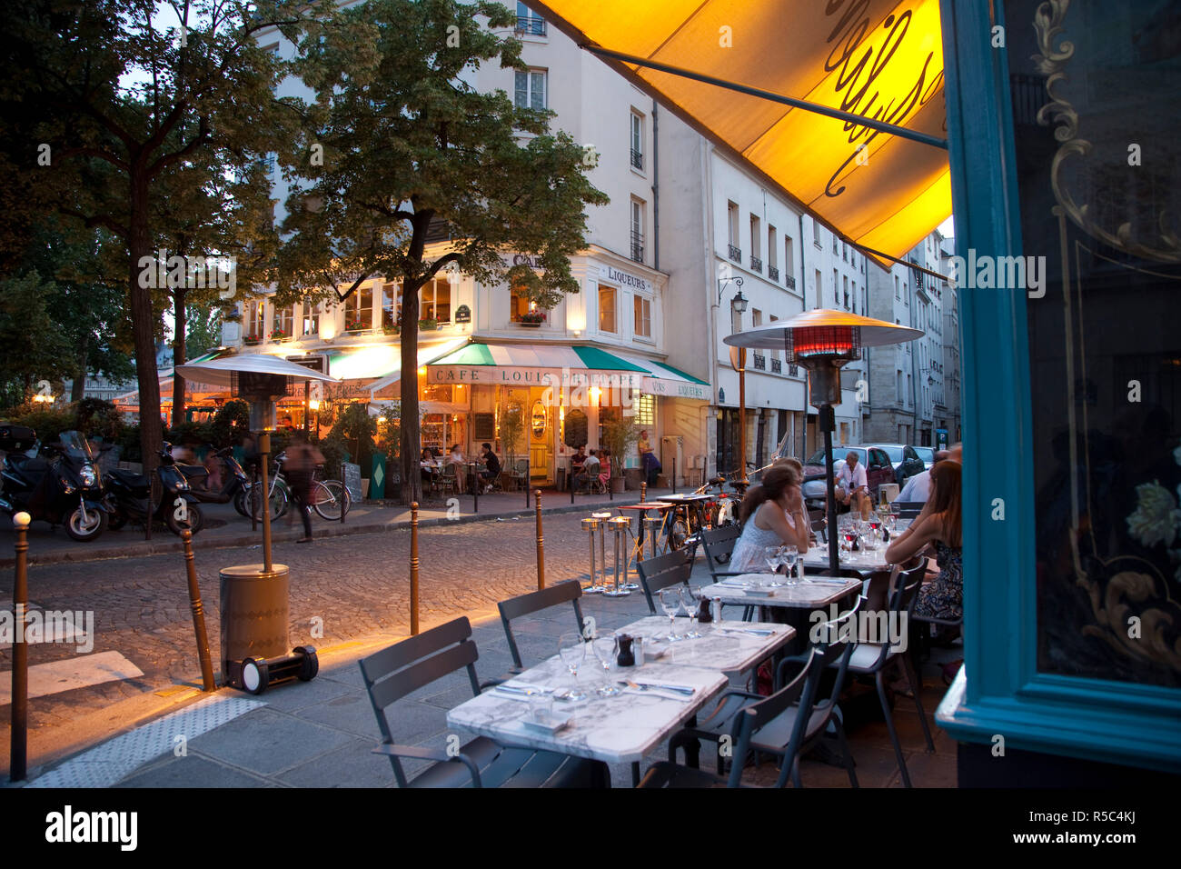Cafe, Quai de L'Hotel de Ville, Marais district, Paris, France Stock