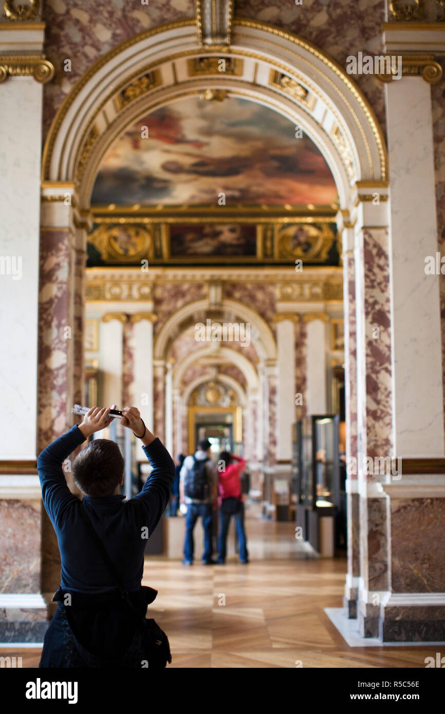 Louvre museum gallery hi-res stock photography and images - Alamy