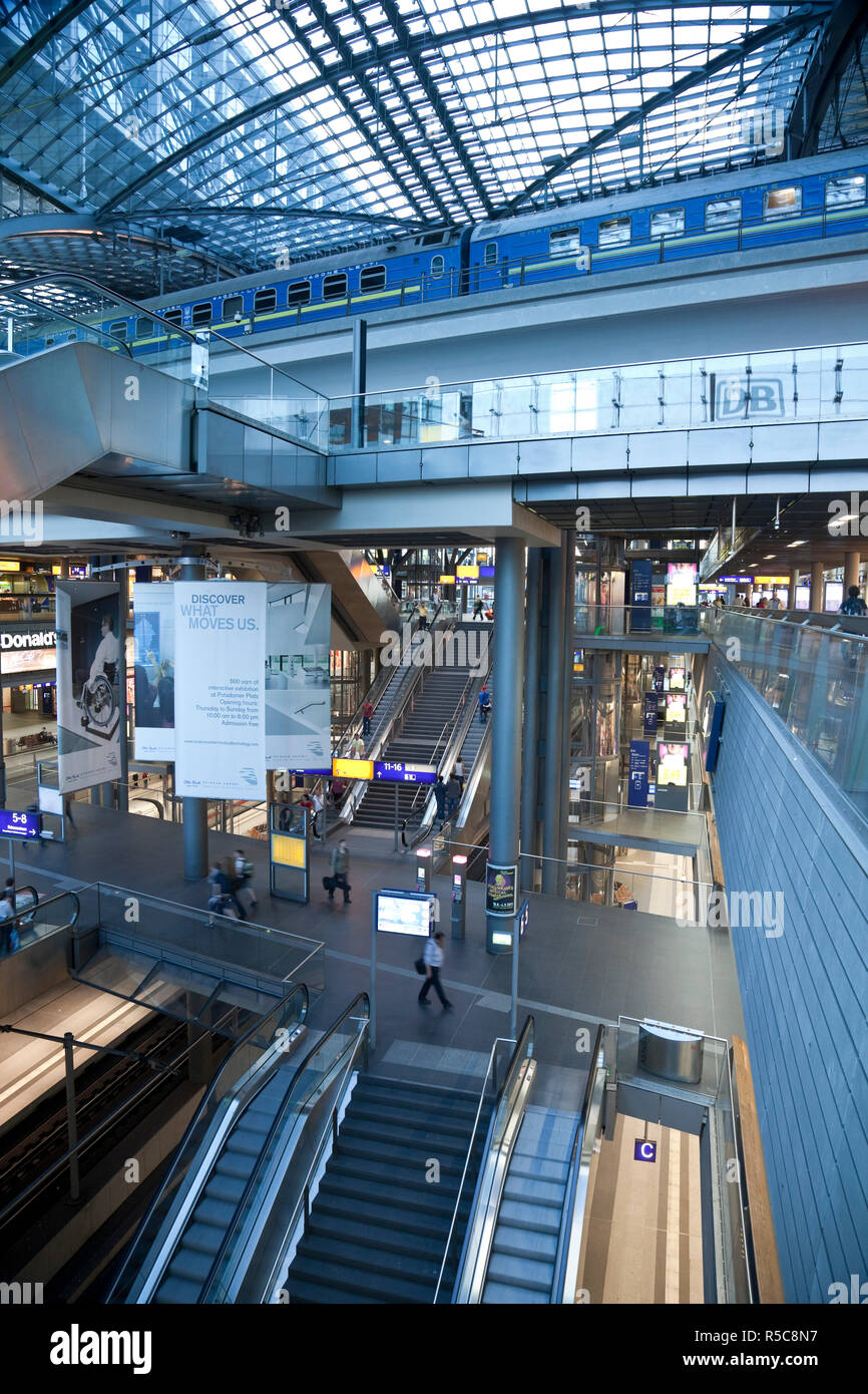 Berlin hauptbahnhof interior hi-res stock photography and images - Alamy