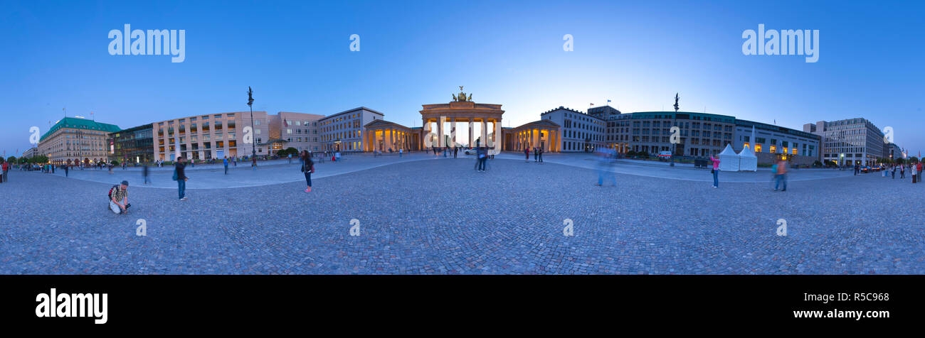 360 Degree Panoramic Image Of Brandenburg Gate And Pariser Platz Berlin Germany Stock Photo Alamy