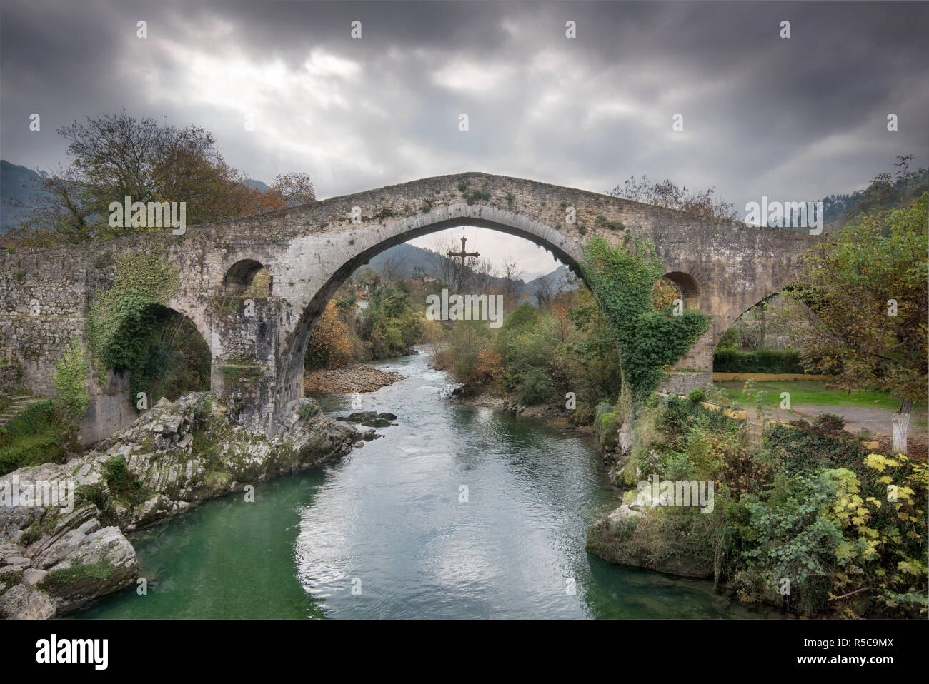 Ancient Roman bridge in Cangas de Onis, Asturias, Spain Stock Photo Alamy