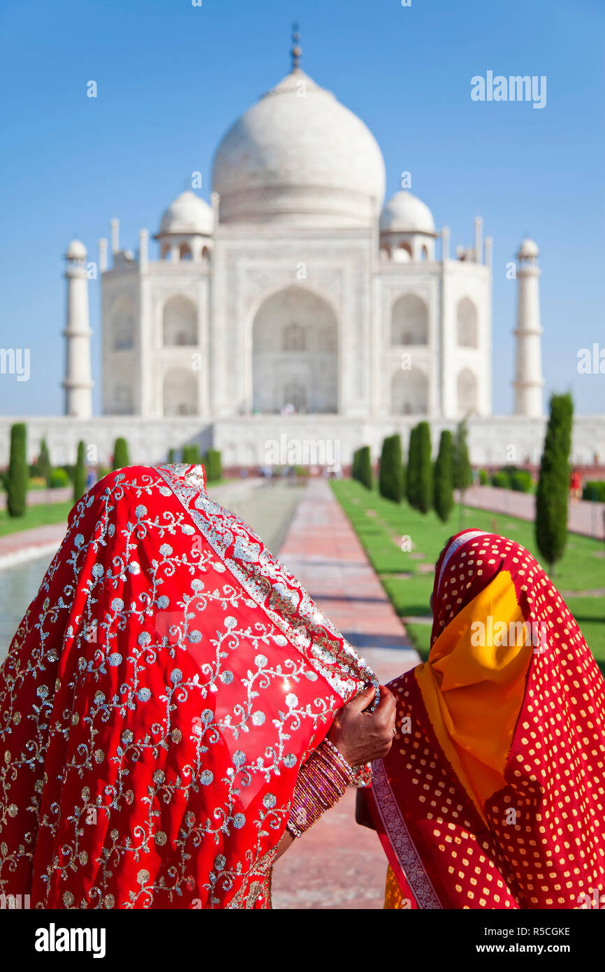 Taj Mahal, UNESCO World Heritage Site, Women in colourful Saris, Agra, Uttar Pradesh state, India, (MR) Stock Photo