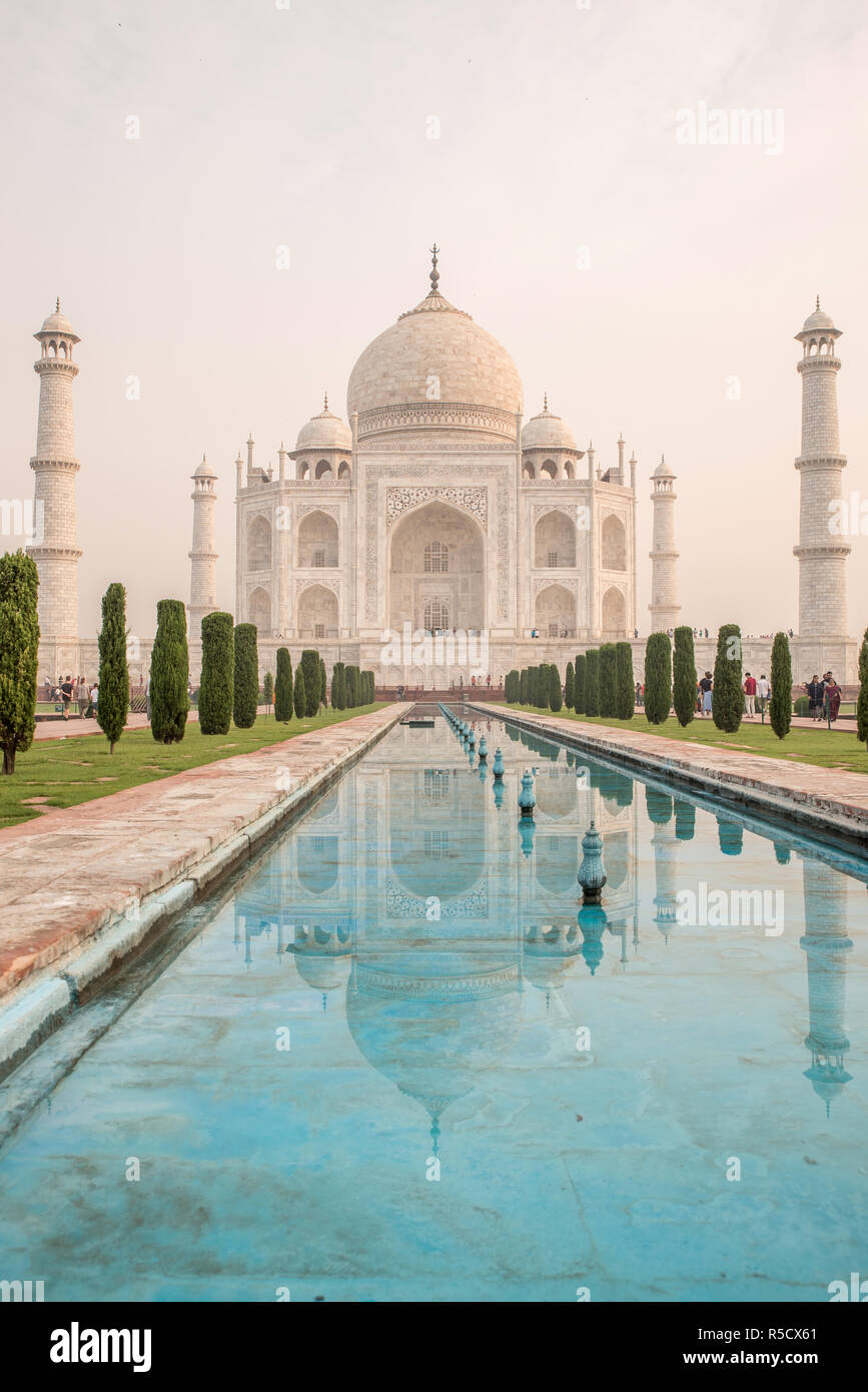 Taj Mahal reflecting in the water pool, Agra, Uttar Pradesh, India Stock Photo