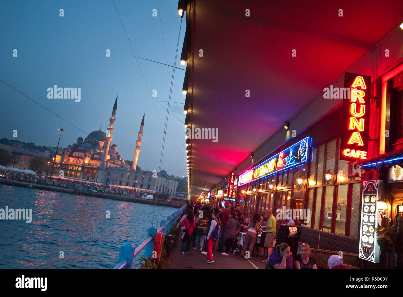 New Mosque (Yemi Cami) and Galata Bridge, Istanbul, Turkey Stock Photo