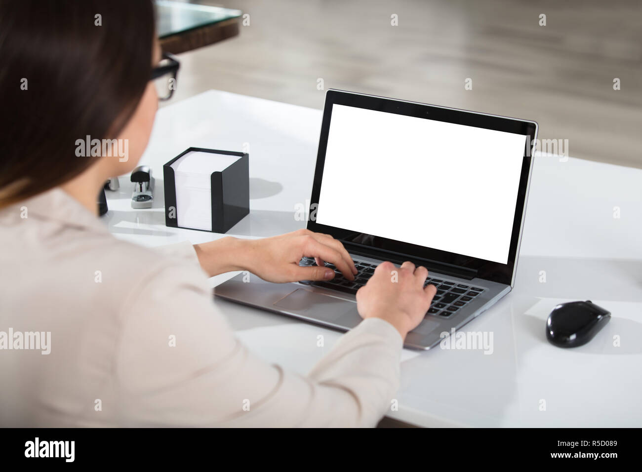 Human hands open laptop typing hi-res stock photography and images - Alamy