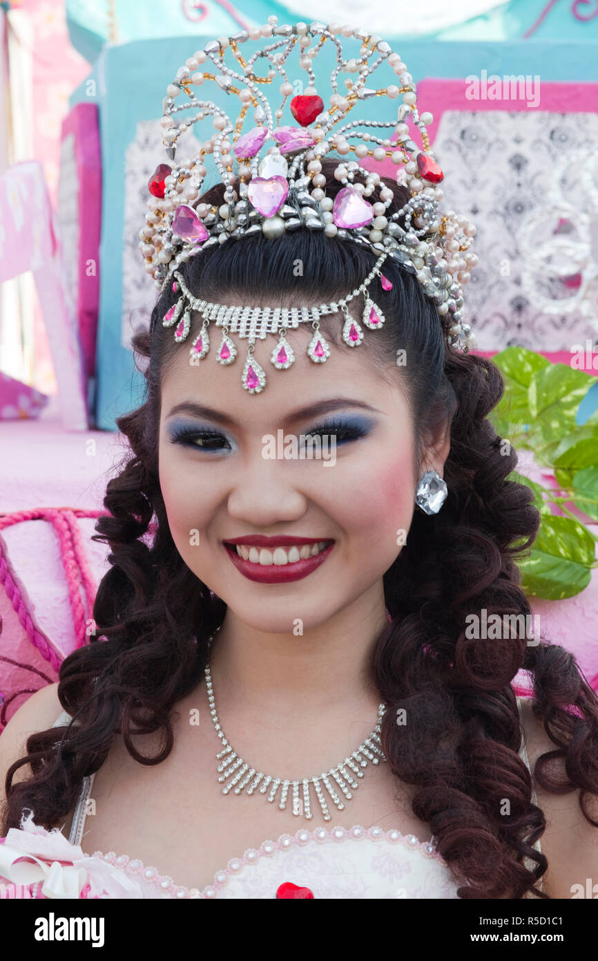 Thailand, Chiang Mai, Beauty Queen at Chiang Mai Flower Festival Parade