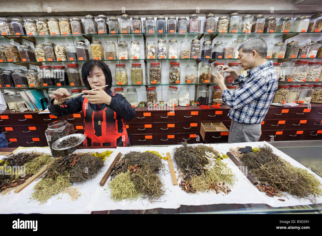 Chinese medicine sheung wan hi-res stock photography and images - Alamy