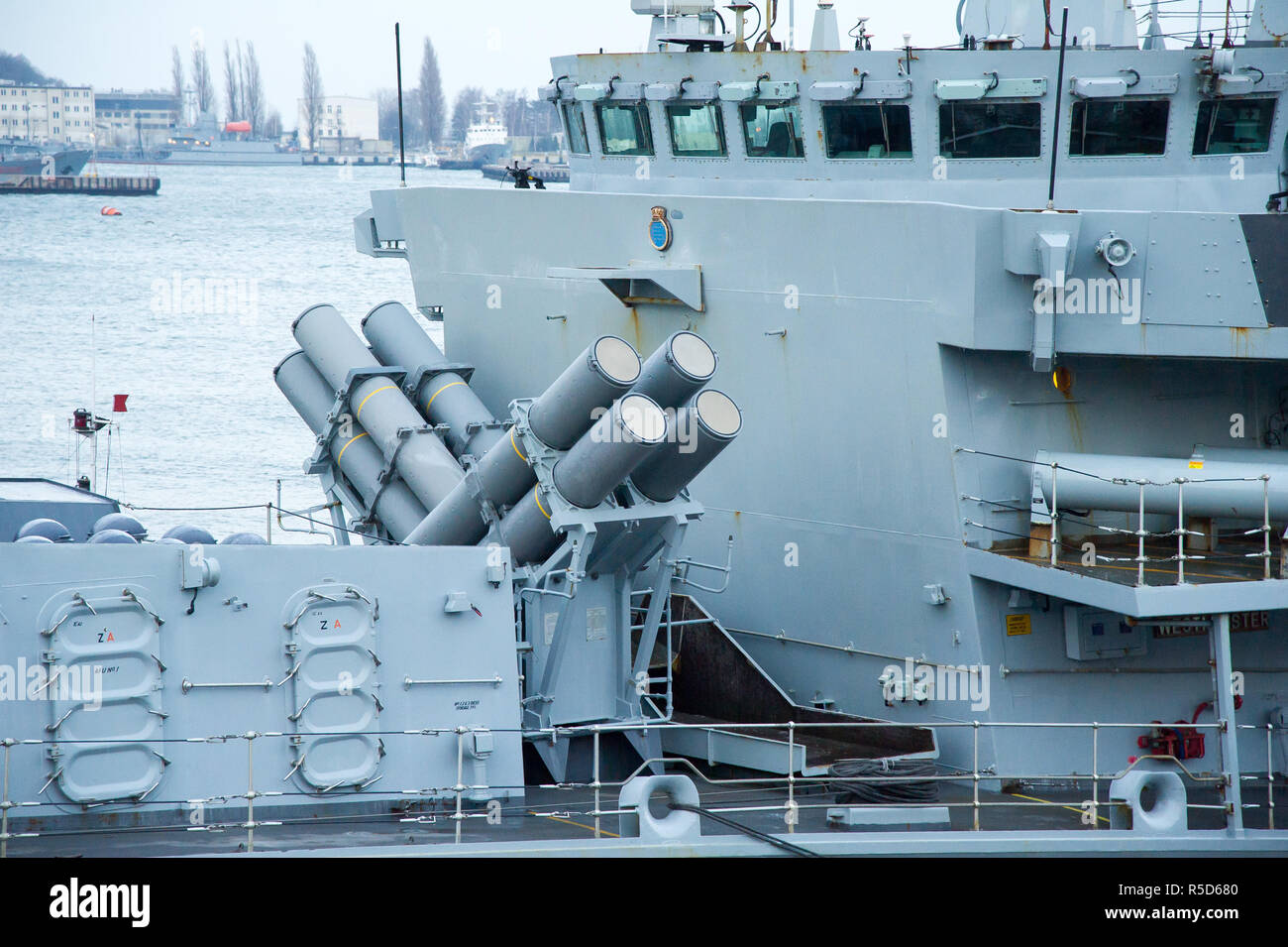 Gdynia, Poland. 30th November, 2018. MBDA Sea Ceptor with CAAMM (Common Anti-Air Modular Missile) with short or medium range anti-aircraft and anti-missile missile, RGM-84 Harpoon anti-ship missile launching system of British Type 23 frigate or Duke-class frigate HMS Westminster F237 is seen in Port of Gdynia, Poland. 30th November 2018. The vessel was used for the interior shots in the 1997 James Bond film Tomorrow Never Dies © Wojciech Strozyk / Alamy Live News Stock Photo