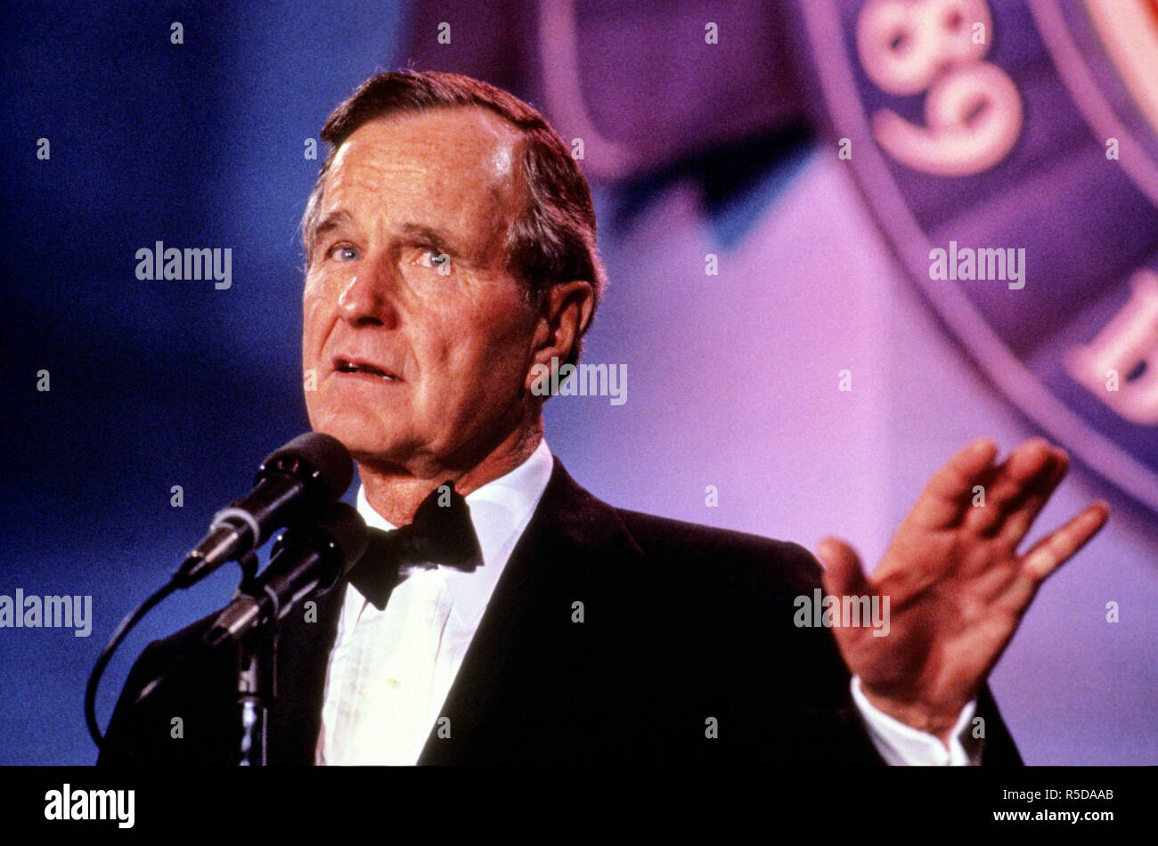 ***FILE PHOTO*** George H.W. Bush Has Passed Away United States President George H.W. Bush makes remarks at an Inaugural Ball on Inauguration Day, January 20, 1989 in Washington, DC. Credit: Pam Price/Pool via CNP /MediaPunch Credit: MediaPunch Inc/Alamy Live News Stock Photo