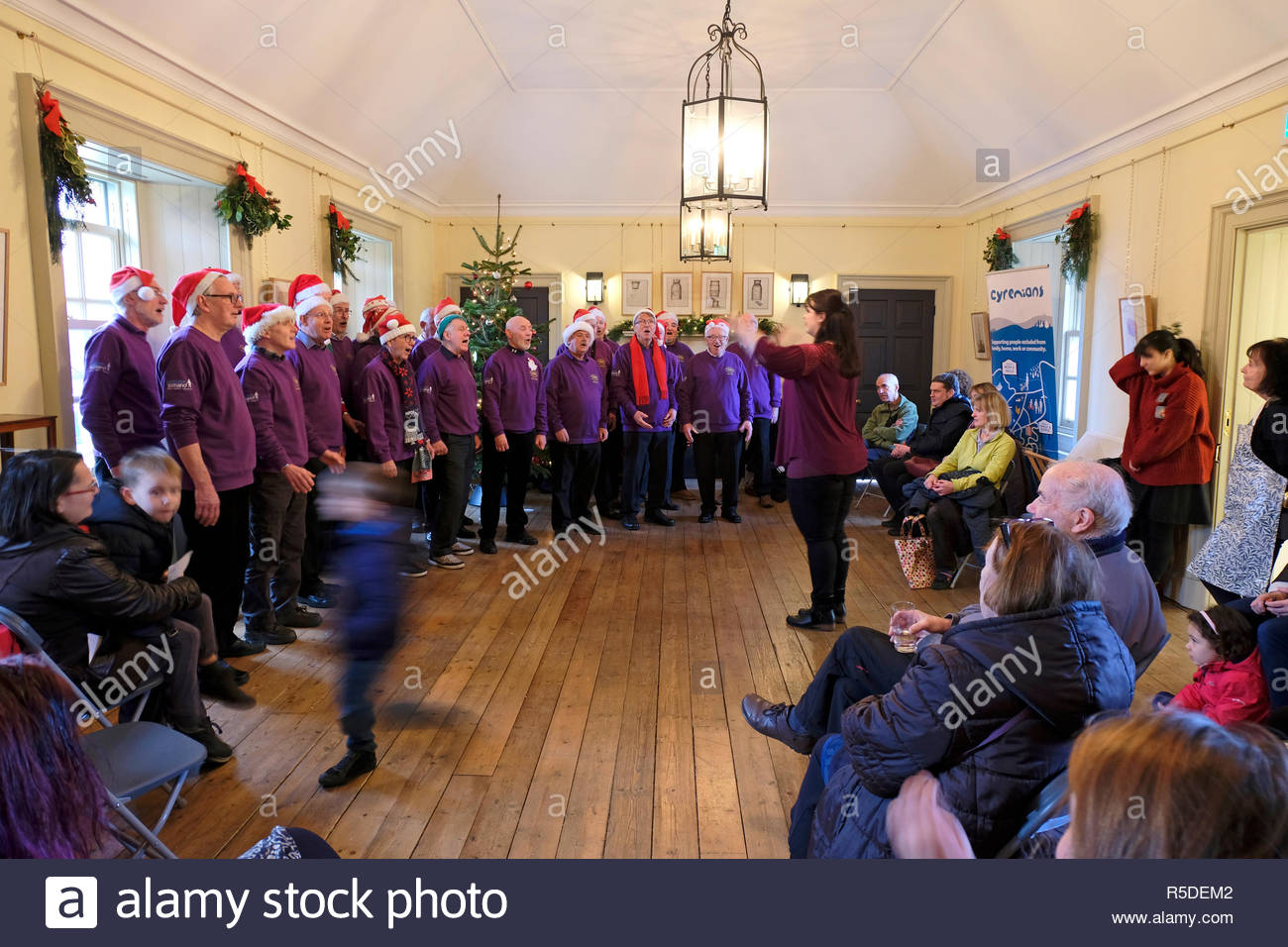 Edinburgh, Scotland, United Kingdom. 1st December,  2018.  The Rolling Hills Chorus performs for St. Andrew Fair Event at the Botanic Cottage, Royal Botanic Garden, raising money for the Cyrenians charity helping the homeless.  Credit: Craig Brown/Alamy Live News. Stock Photo