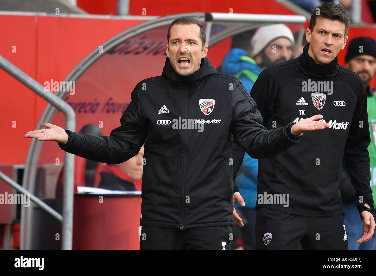Ingolstadt, Deutschland. 01st Dec, 2018. Roberto PAETZOLD (Transition Coach IN), disappointment, frustrated, disappointed, frustratedriert, dejected, gesture, single image, single cut motive, half figure, half figure. Soccer 2. Bundesliga/FC Ingolstadt-HSV Hamburg Hamburg 1-2, 15.matchday, matchday15, Liga2, season 2018/19 on 01.12.2018, AUDI SPORTPARK., DFL REGULATIONS PROHIBIT ANY USE OF PHOTOGRAPHS AS IMAGE SEQUENCES AND/OR QUASI VIDEO. | usage worldwide Credit: dpa/Alamy Live News Stock Photo