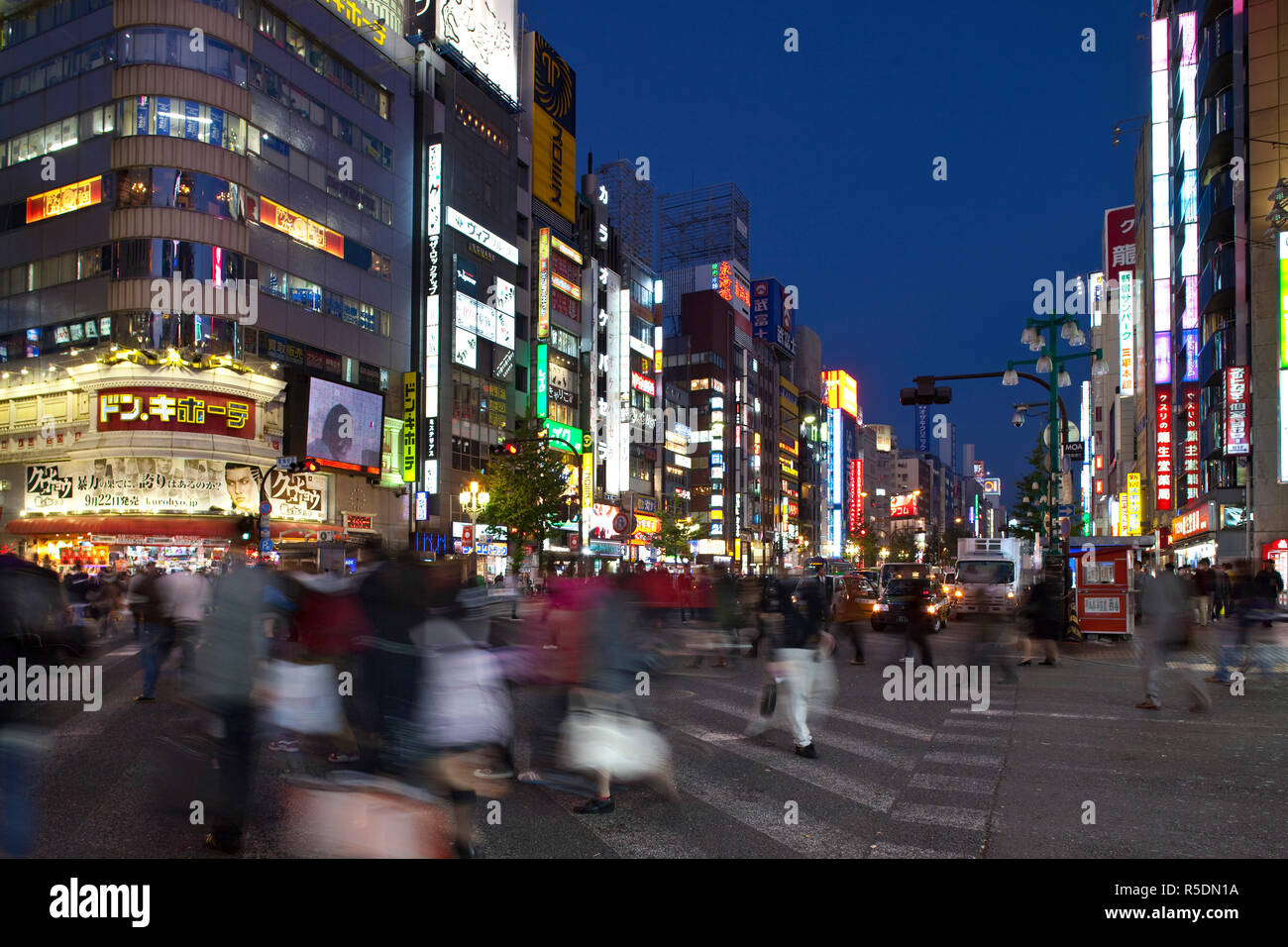 Tokyo Shinjuku Crossing High Resolution Stock Photography and Images ...
