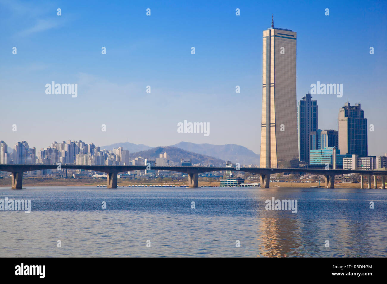 Korea, Seoul, Yeouido, 63 Building - one of Seouls most famous landmarks, on the banks of the Hangang river Stock Photo