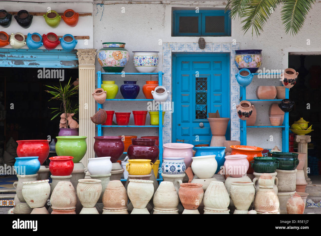 Tunisia, Cap Bon, Nabeul, biggest Tunisian ceramics center, pottery shop Stock Photo