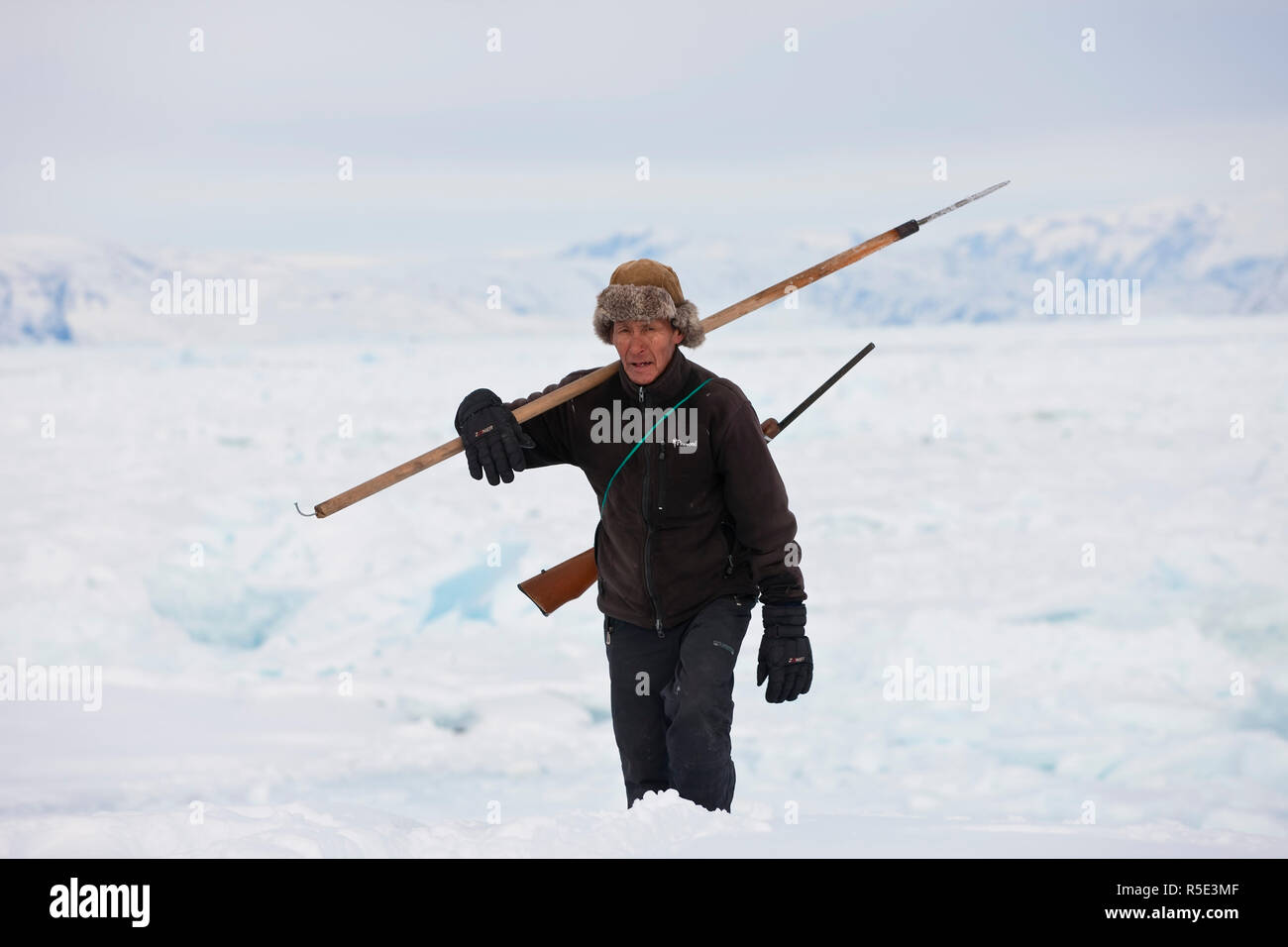 Seal hunter, Tiniteqilaq in winter, E. Greenland Stock Photo