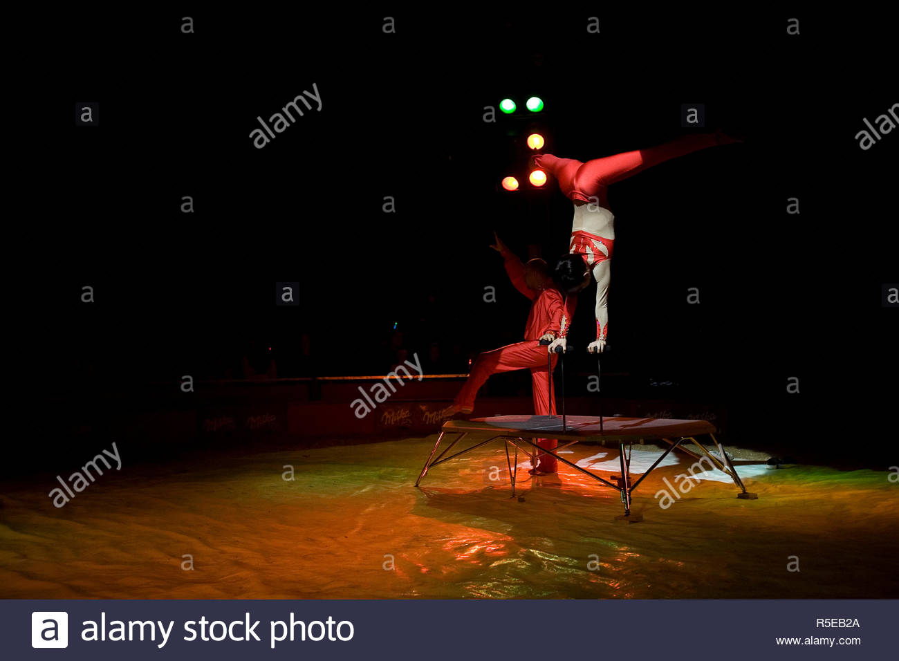 Rope Dancer Stock Photos & Rope Dancer Stock Images Page 2 Alamy