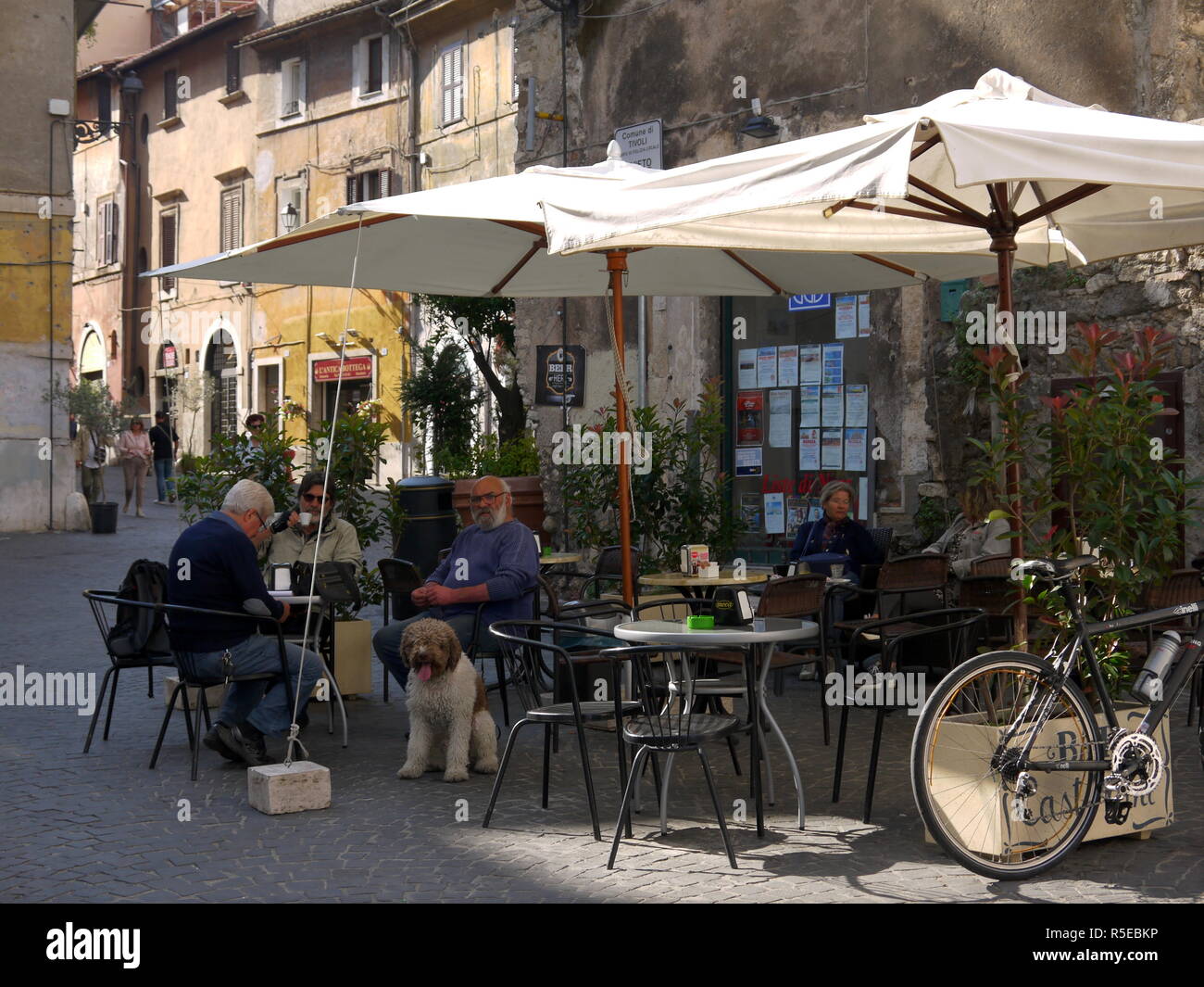 TIVOLI, ITALY - SEPTEMBER 29, 2017: People and dog at a coffee shop on the  street in the old town of Tivoli early morning Stock Photo - Alamy