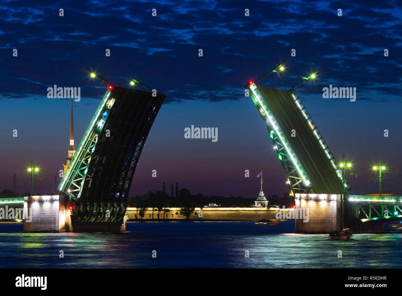 Russia, St. Petersburg, Center, Dvortsovy Bridge on the Neva River Stock Photo
