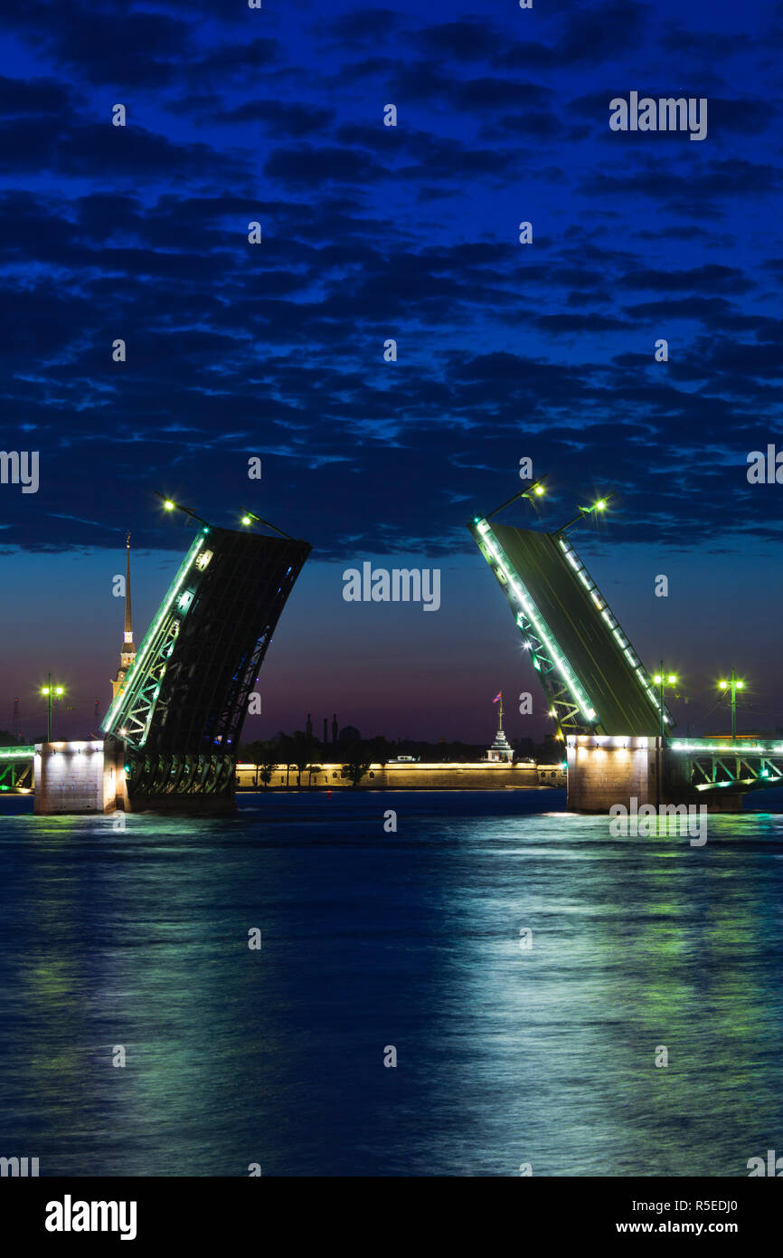 Russia, St. Petersburg, Center, Dvortsovy Bridge on the Neva River Stock Photo