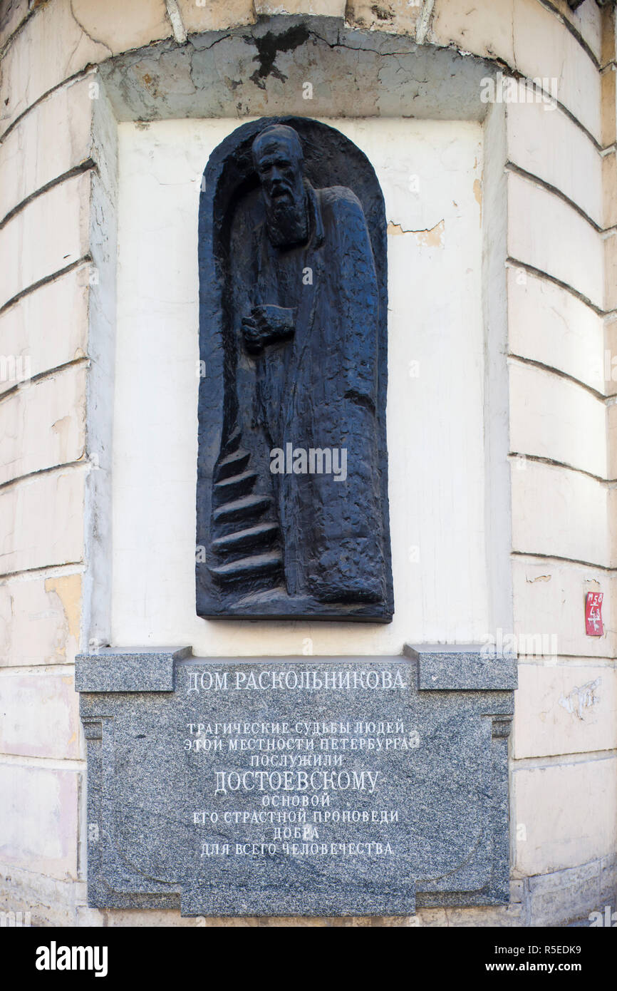 Russia, St. Petersburg, Sennaya, monument to Fyodor Dostoevsky at Raskolnikov House, home of fictional character from the novel Crime and Punishment Stock Photo