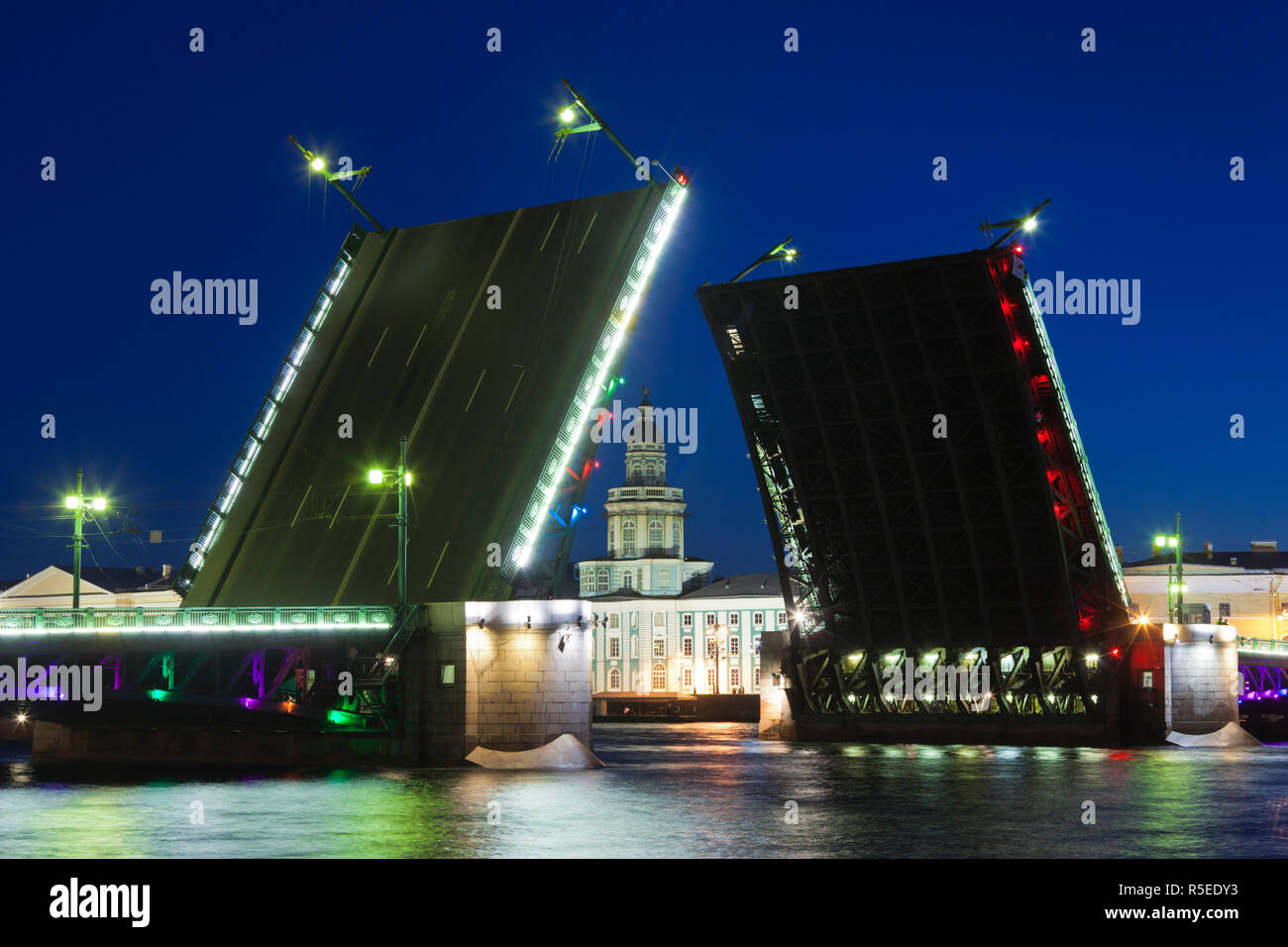 Russia, St. Petersburg, Center, Dvortsovy Bridge, Neva River Stock Photo