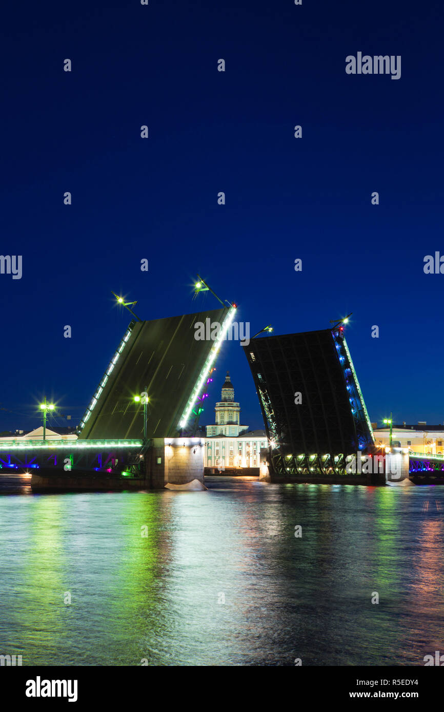 Russia, St. Petersburg, Center, Dvortsovy Bridge, Neva River Stock Photo