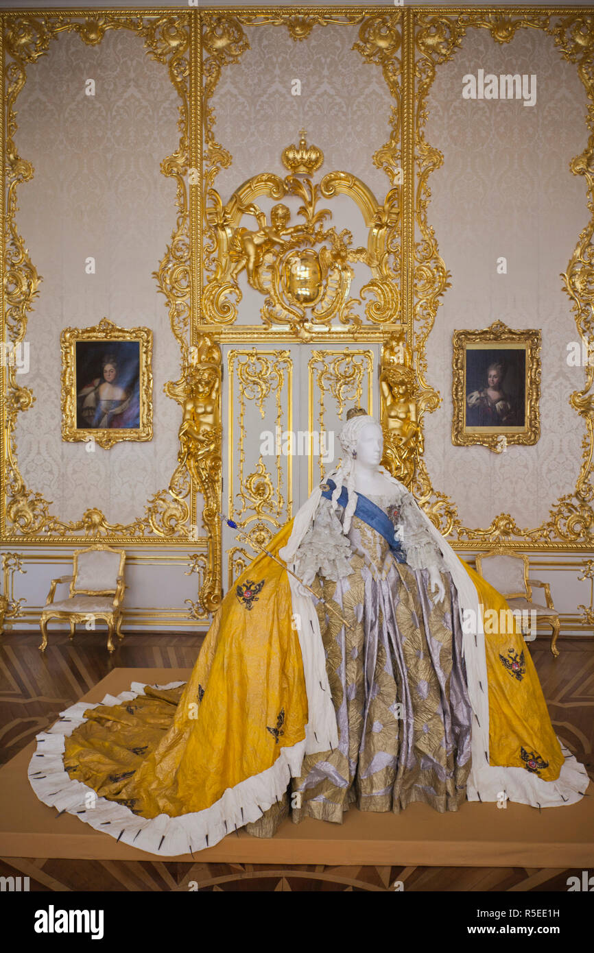 Russia, St. Petersburg, Pushkin-Tsarskoye Selo, Catherine Palace, Ball Gown of Czarina Catherine the Great Stock Photo