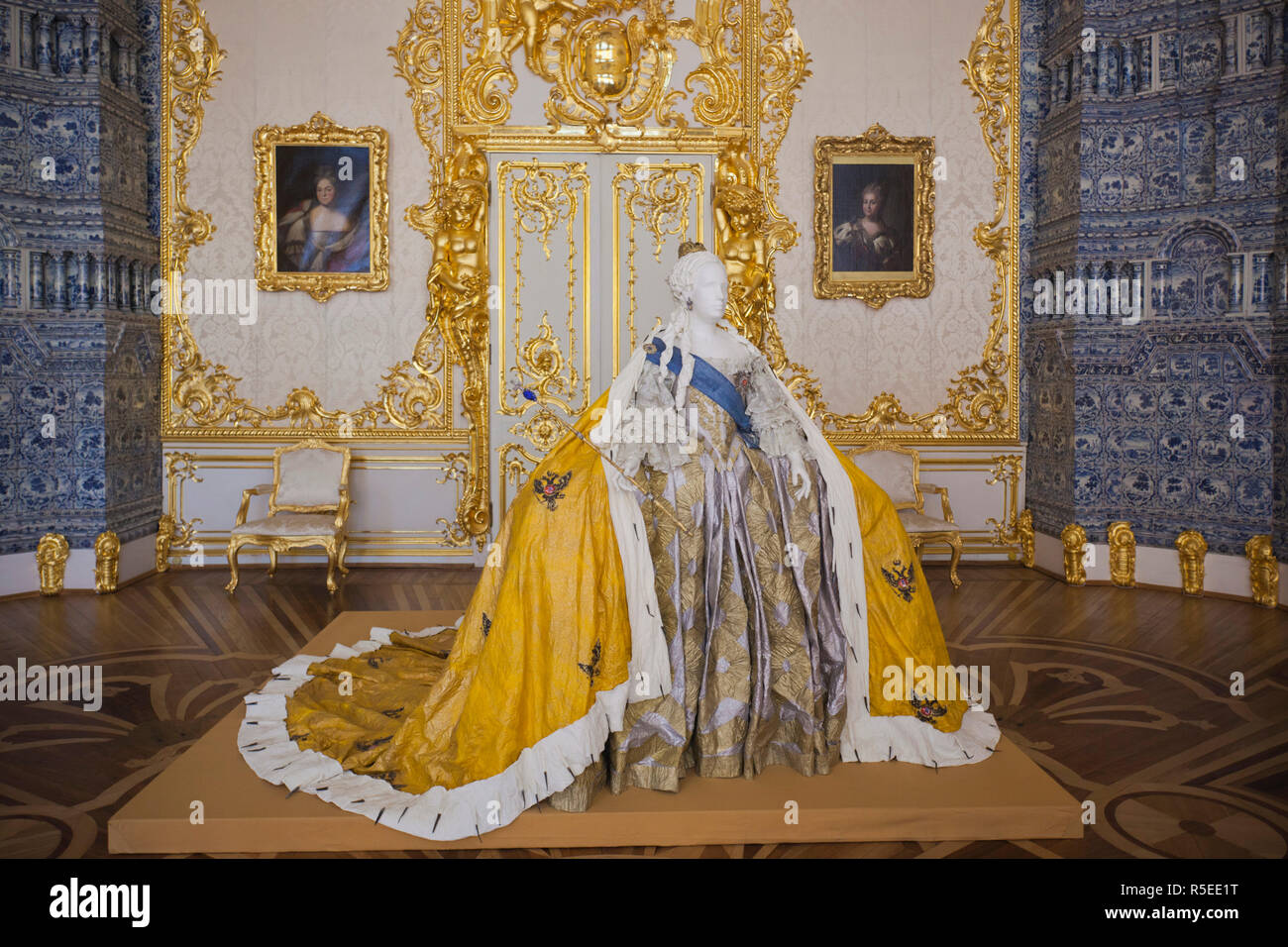 Russia, St. Petersburg, Pushkin-Tsarskoye Selo, Catherine Palace, Ball Gown of Czarina Catherine the Great Stock Photo