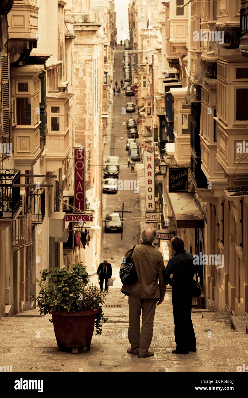 Malta, Valletta, Triq Sant-Orsla, St. Ursula Street and visitors Stock Photo