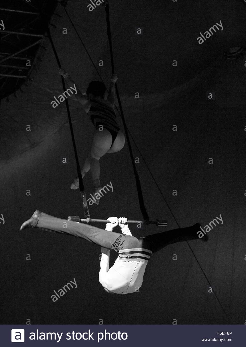 Rope Dancer Stock Photos & Rope Dancer Stock Images Page 2 Alamy