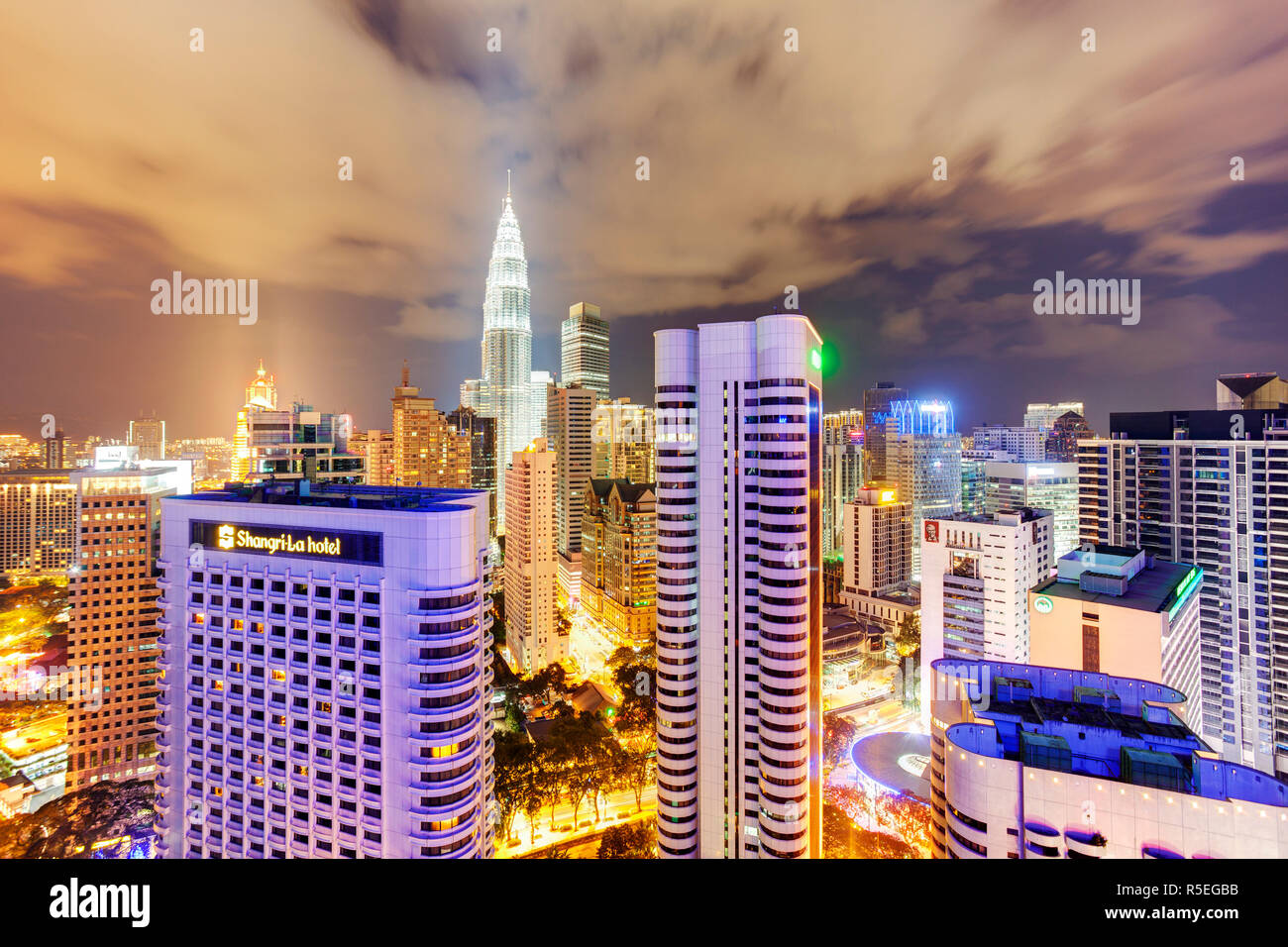 Malaysia, Selangor State, Kuala Lumpur, Hotels and Petronas Towers Stock Photo Alamy
