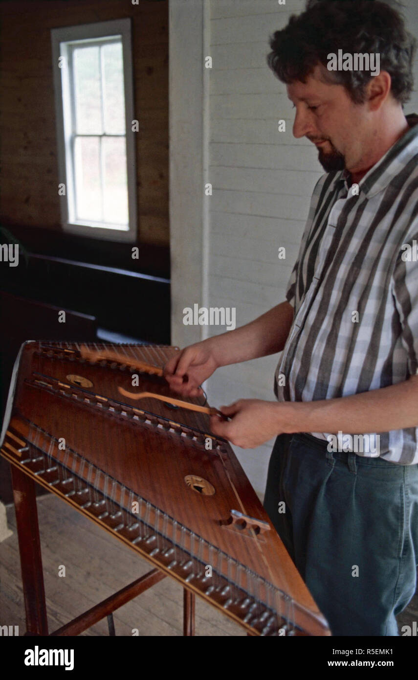 Hammered dulcimer hires stock photography and images Alamy
