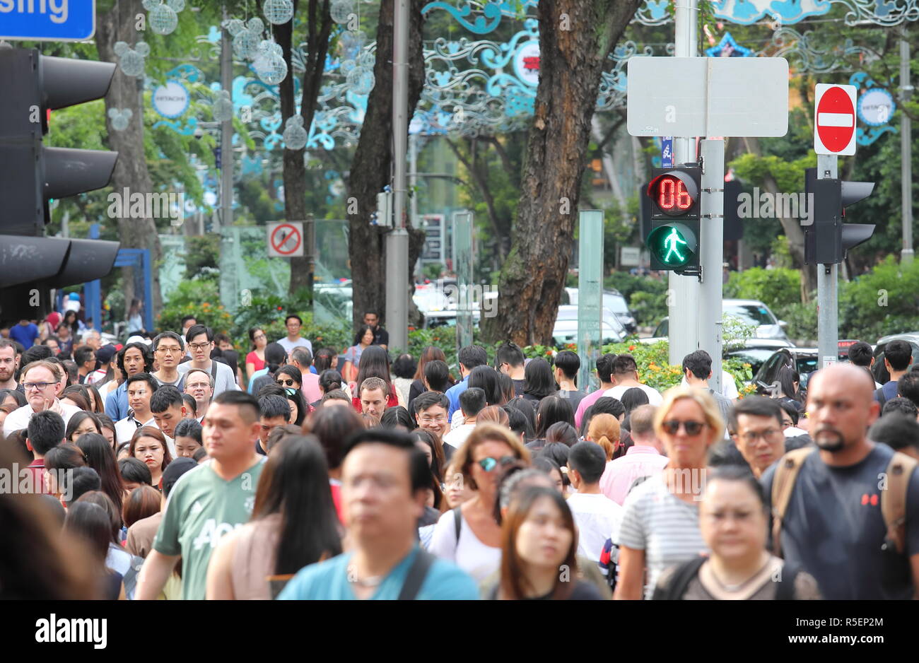 Crowd people crossing orchard road hi-res stock photography and images ...