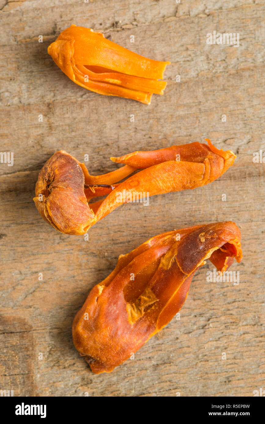 macis,nutshell of nutmeg Stock Photo Alamy