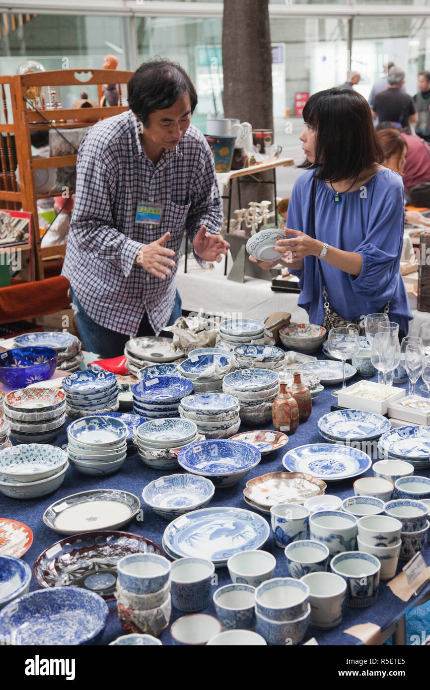 Japan, Tokyo, Yurakucho, Oedo Monthly Antique Market at the Tokyo
