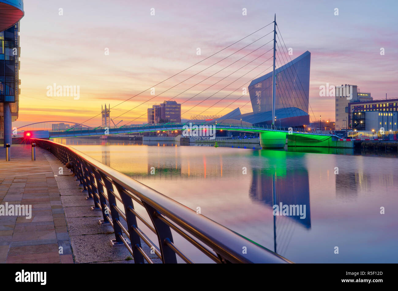 UK, England, Greater Manchester, Salford, Salford Quays, Imperial War Museum North and MediaCityUK Footbridge Stock Photo