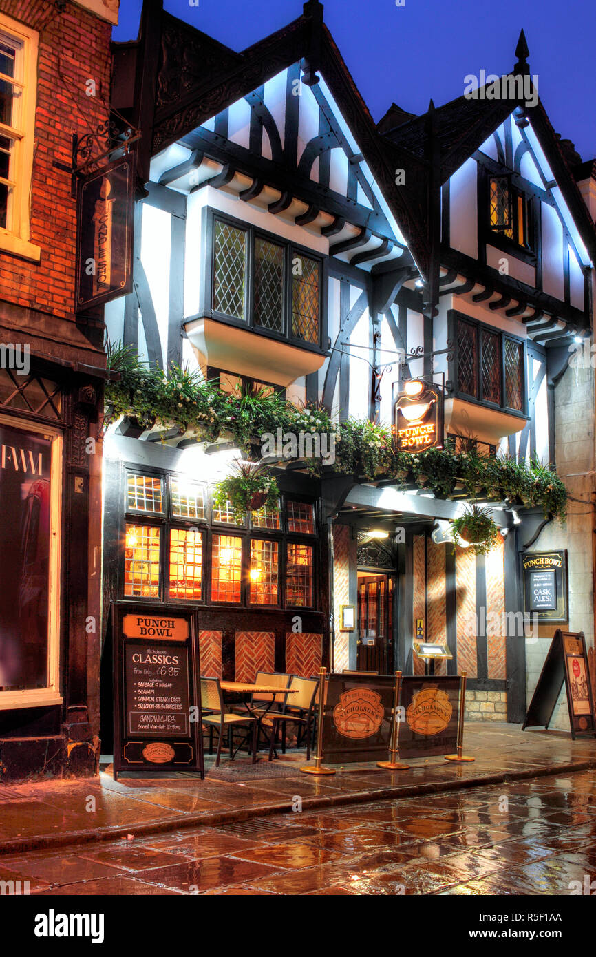 Punch bowl pub hires stock photography and images Alamy