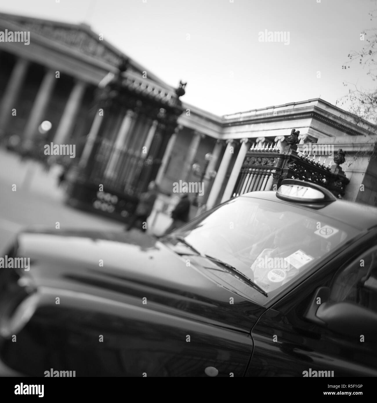 Taxi outside British Museum, London, England Stock Photo
