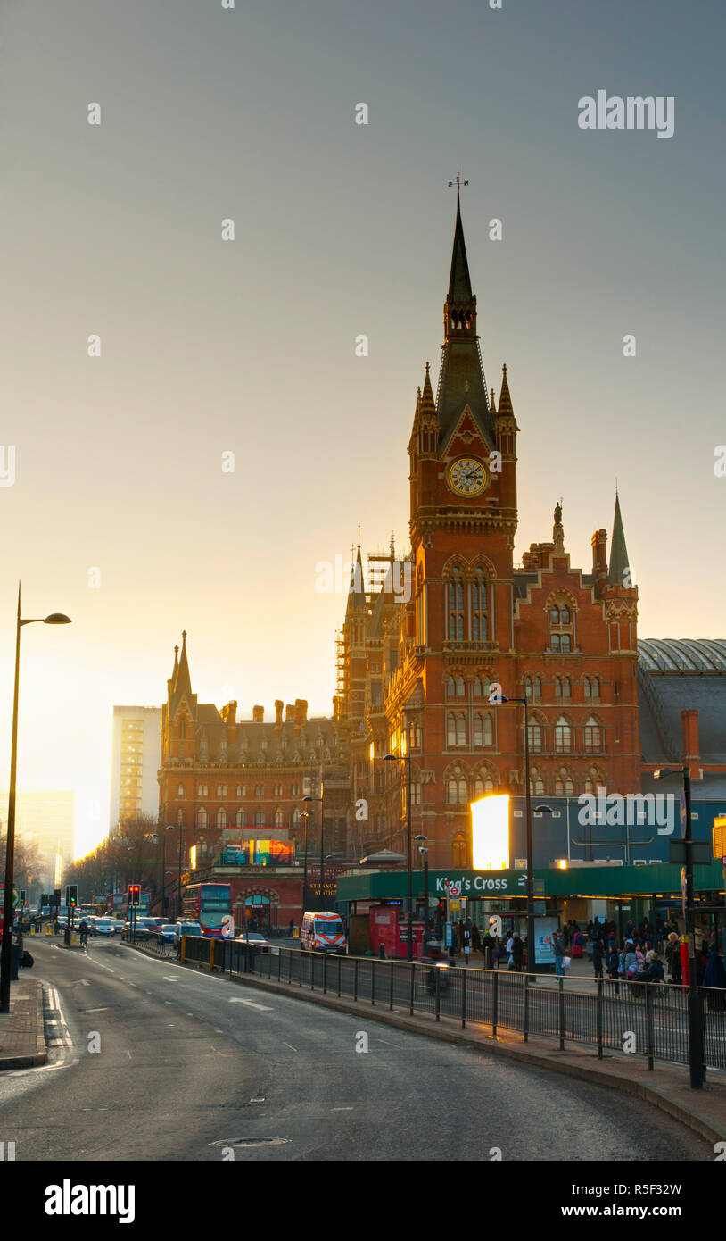 UK, England, London, Kings Cross Station and Midland Hotel above St. Pancras Station Stock Photo