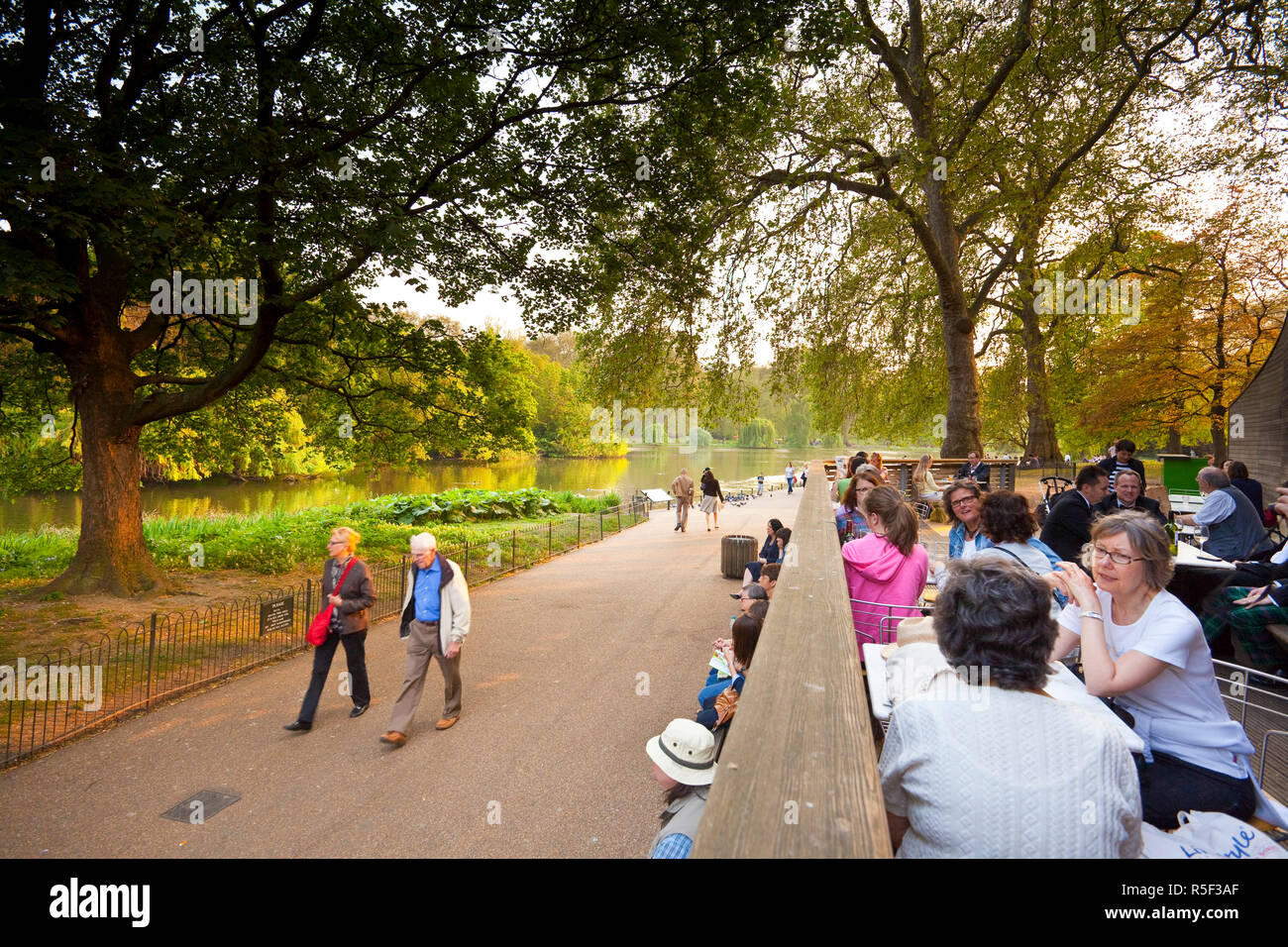 Cafe in St. James's Park, London, England, UK Stock Photo - Alamy