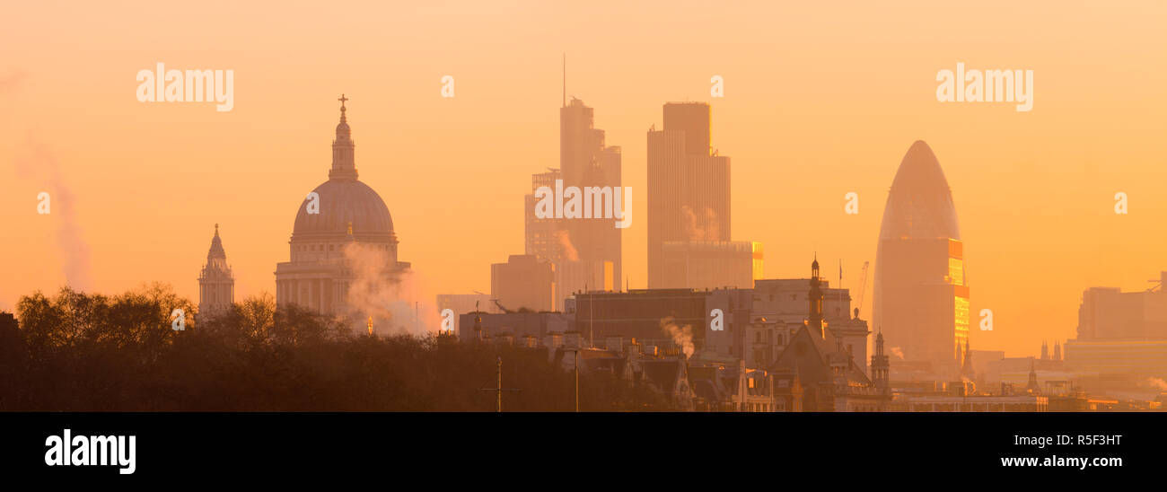 Sunrise london uk skyline hi-res stock photography and images - Alamy