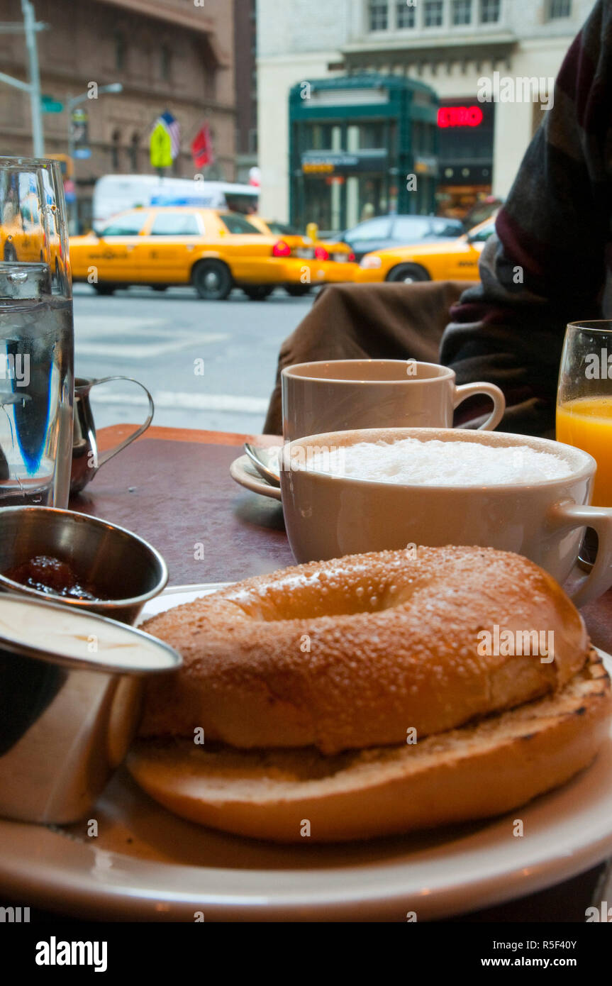 USA, New York, Manhattan, Midtown, Diner, breakfast bagel Stock Photo