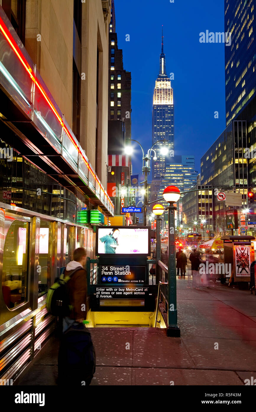 USA, New York City, Diner and the Empire State Building in Midtown Manhattan Stock Photo
