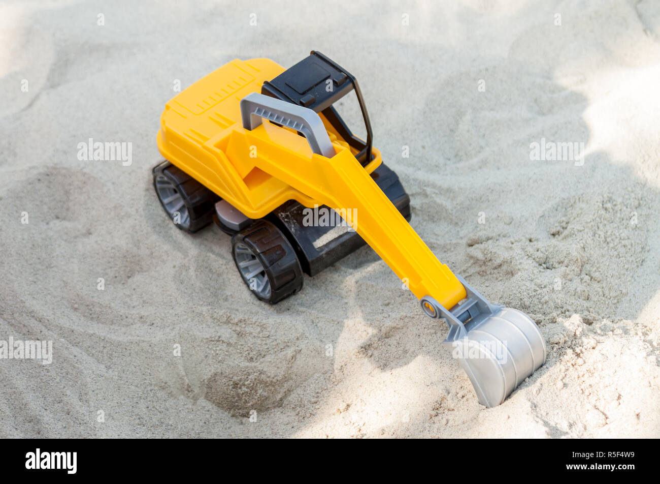 toy excavator digging sand Stock Photo Alamy