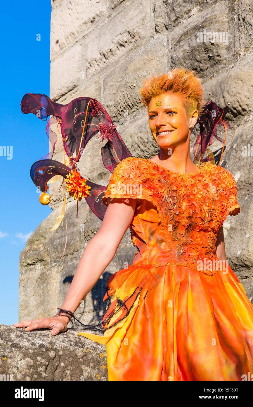 Showgirl costume hires stock photography and images Alamy