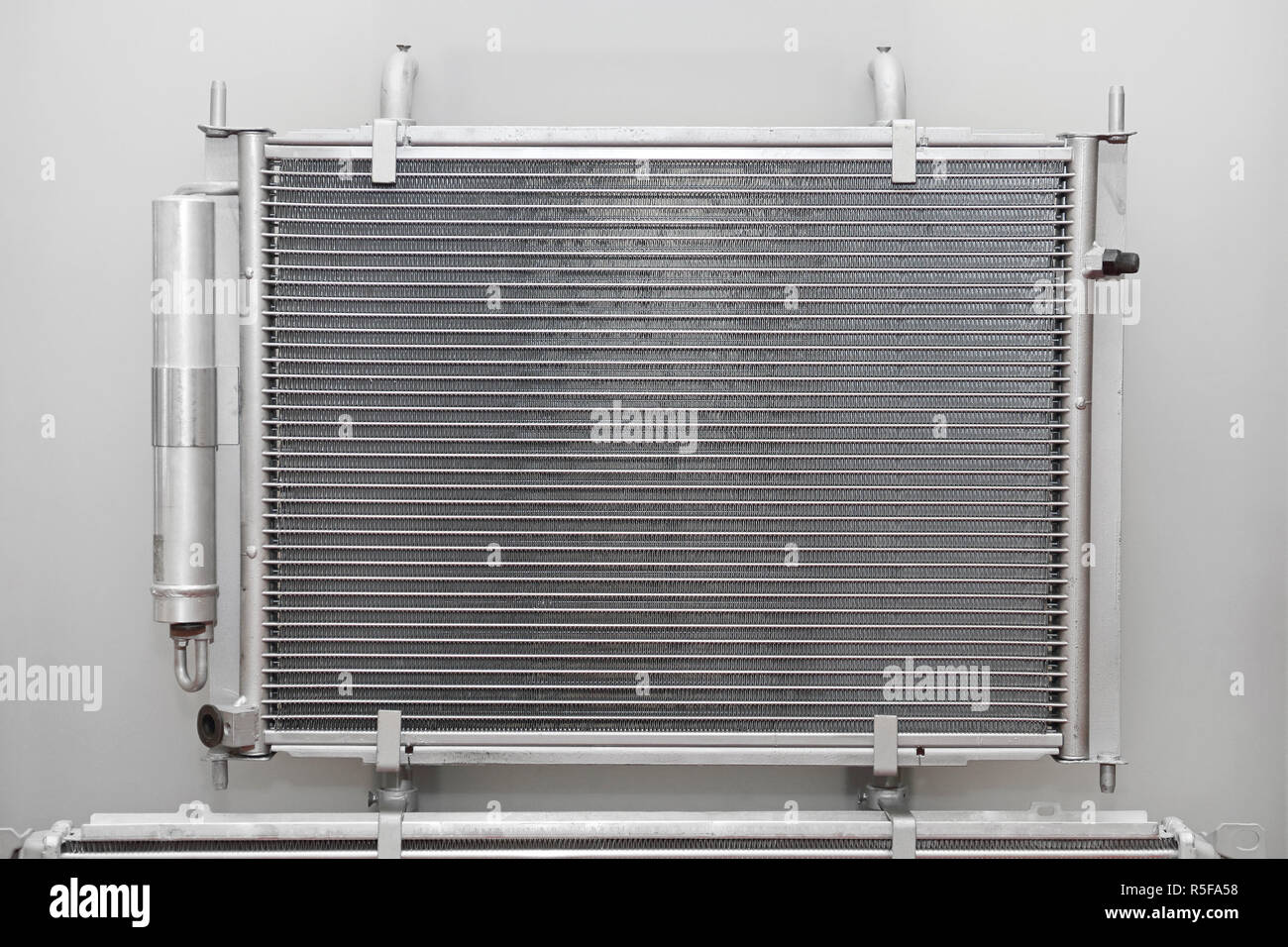 Metal grate part water hi-res stock photography and images - Alamy