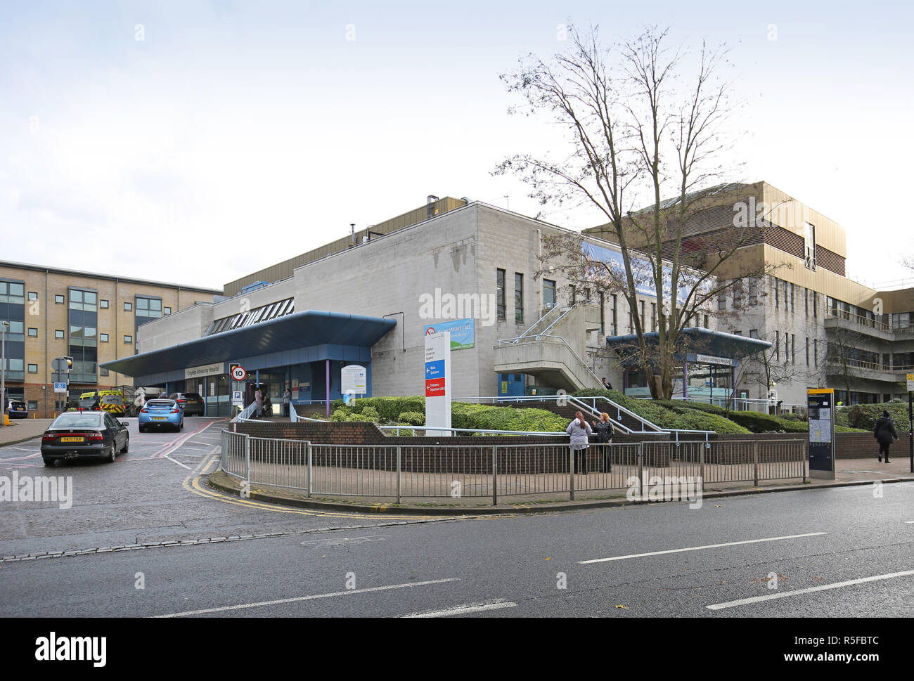 The Main Entrance To Croydon University Hospital In South London Uk A Typical Regional Hospital Comprising Victorian Buildings And Modern Extensions Stock Photo Alamy